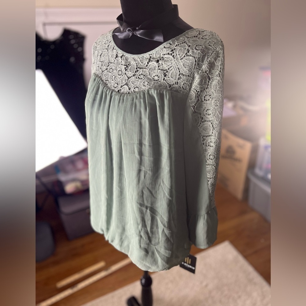 Women’s Petite XL IN Studio Long Sleeve Blouse NWT - Picture 4 of 10